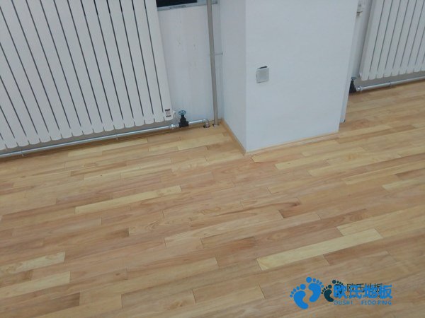 學(xué)校籃球木地板施工單位