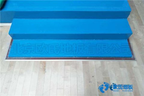 學(xué)?；@球場(chǎng)地地板防火