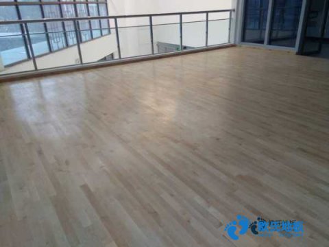 學(xué)?；@球場(chǎng)地木地板規(guī)格