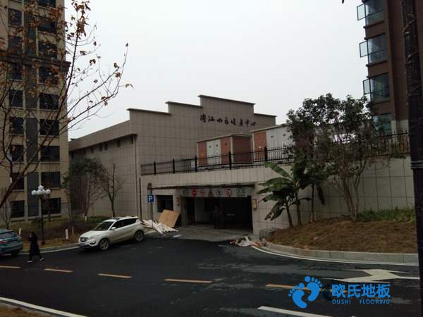學?；@球場館地板翻新