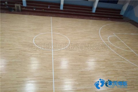 學(xué)?；@球場(chǎng)地木地板優(yōu)點(diǎn)