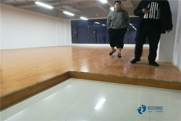 25厚運(yùn)動木地板木紋型